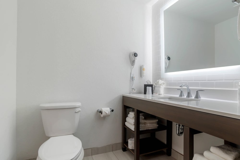 Comfort Inn & Suites Panama City Beach - Pier Park Area 57/61