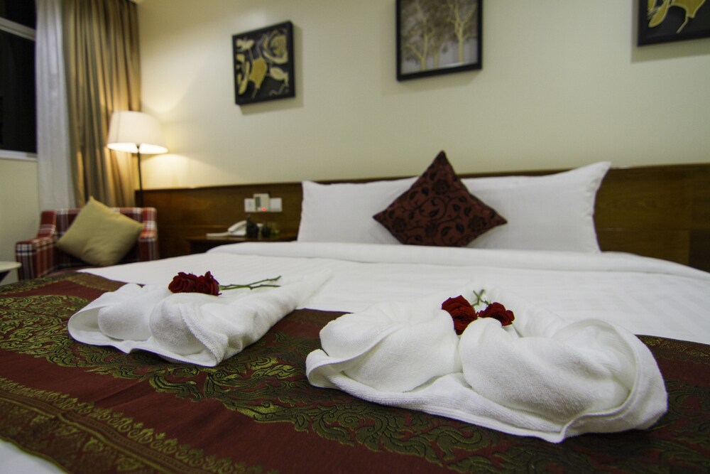 Rose Emerald Hotel 36/63