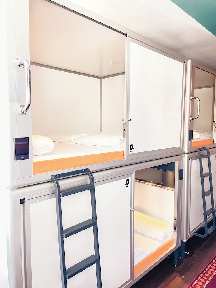 Capsule, Solo, Upper, Single, Double Bed