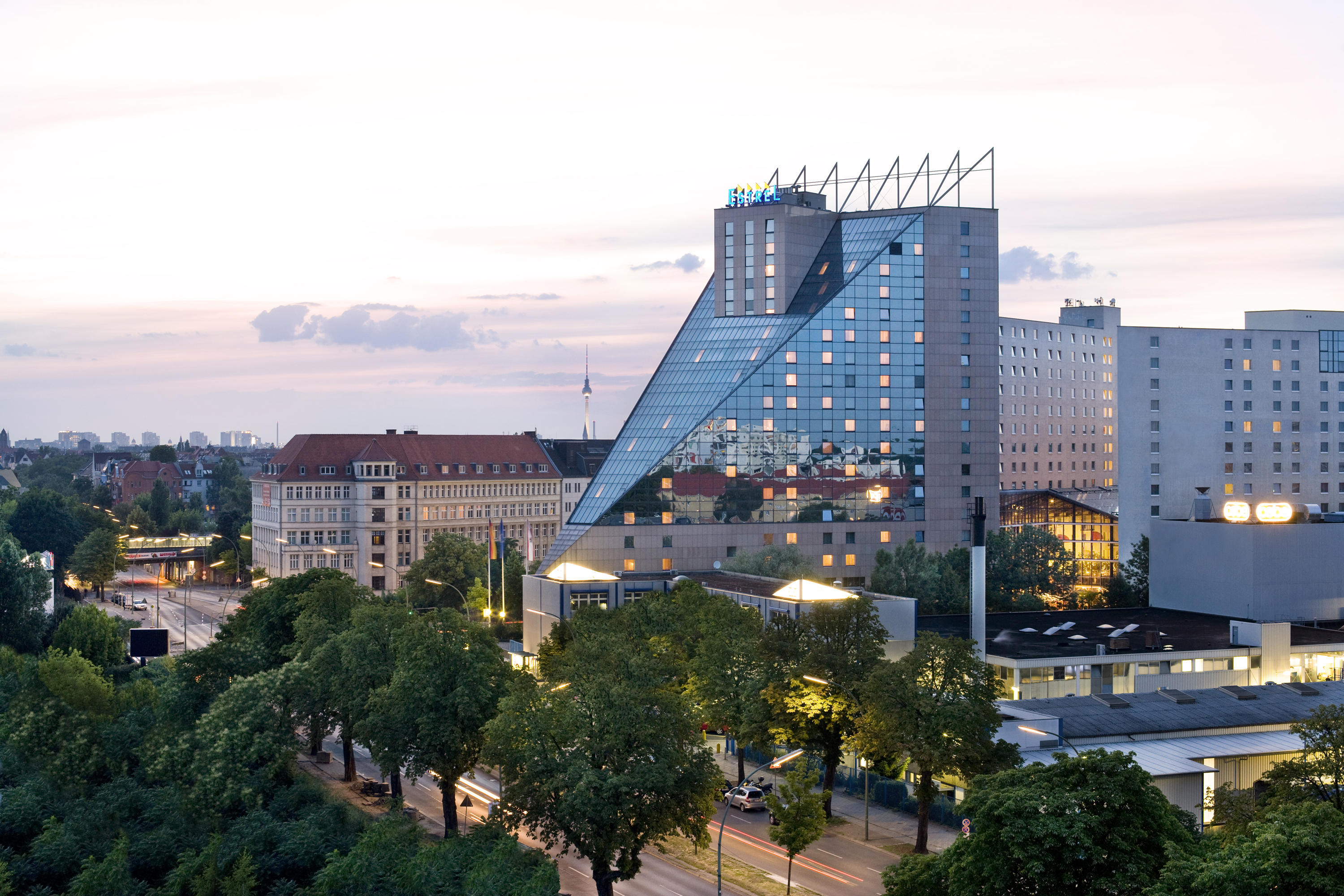 Estrel Berlin 2/50