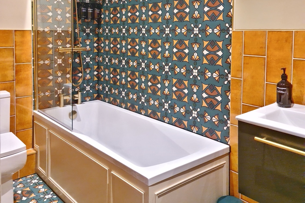The Alyth Hotel 49/50