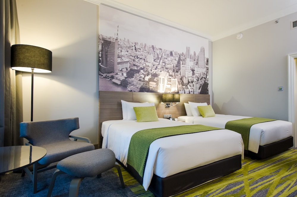 Holiday Inn Bangkok Silom 13/74