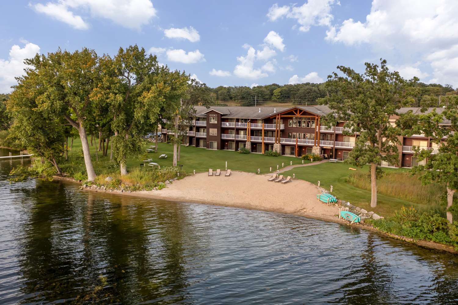 Best Western Premier The Lodge On Lake Detroit 35/35