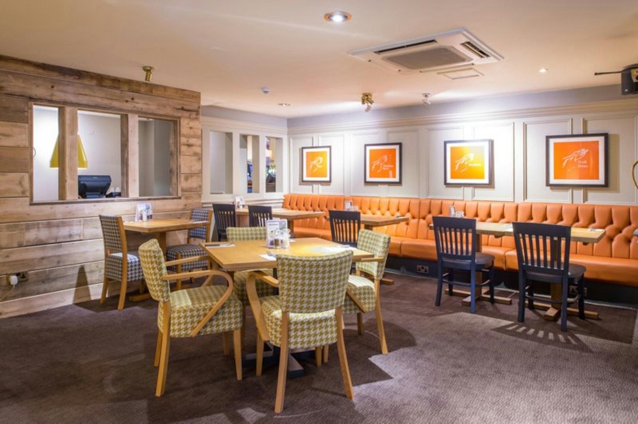 Premier Inn Newport Wales (M4, J24) 33/38