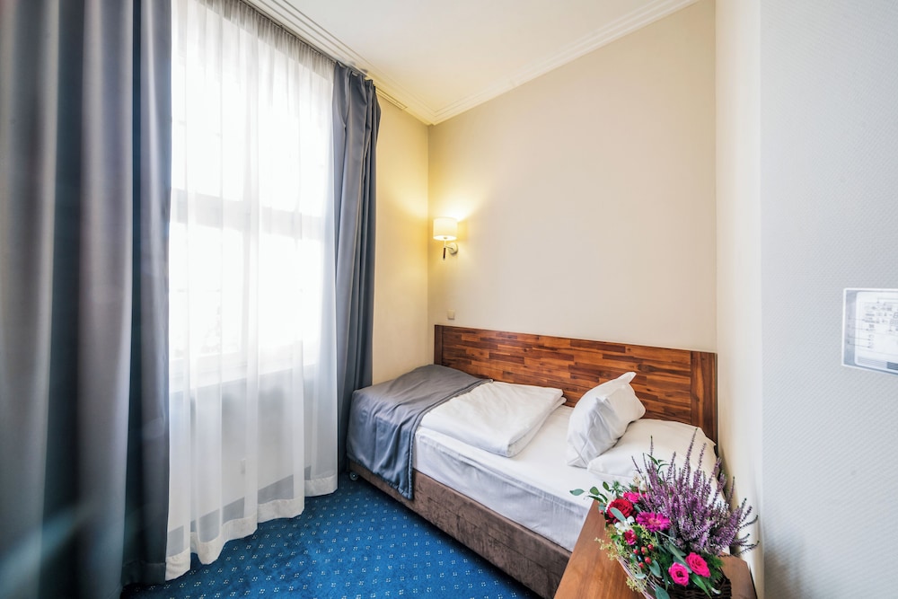 Hotel Piast 8/50