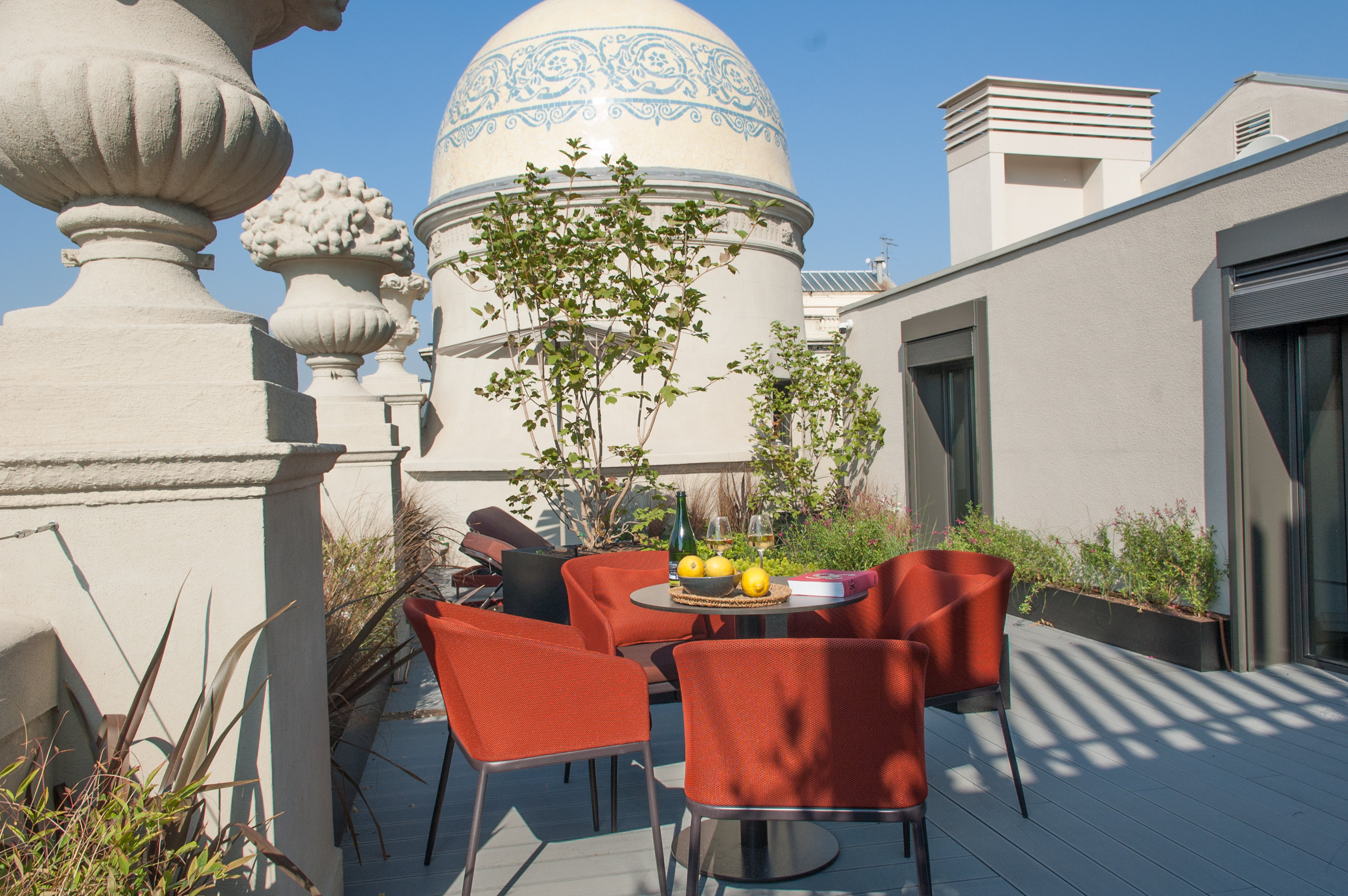 CASAGRAND LUXURY SUITES 55/76
