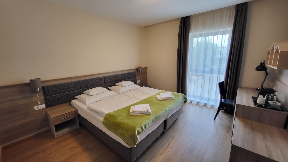 D50 Hotel 8/40