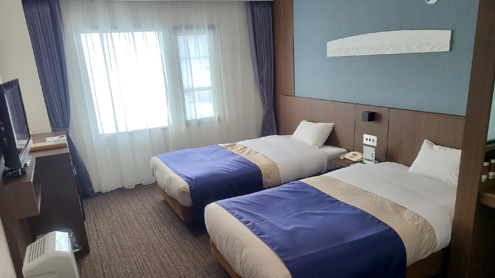 Standard, Twin Beds, Sunset View, Lake View