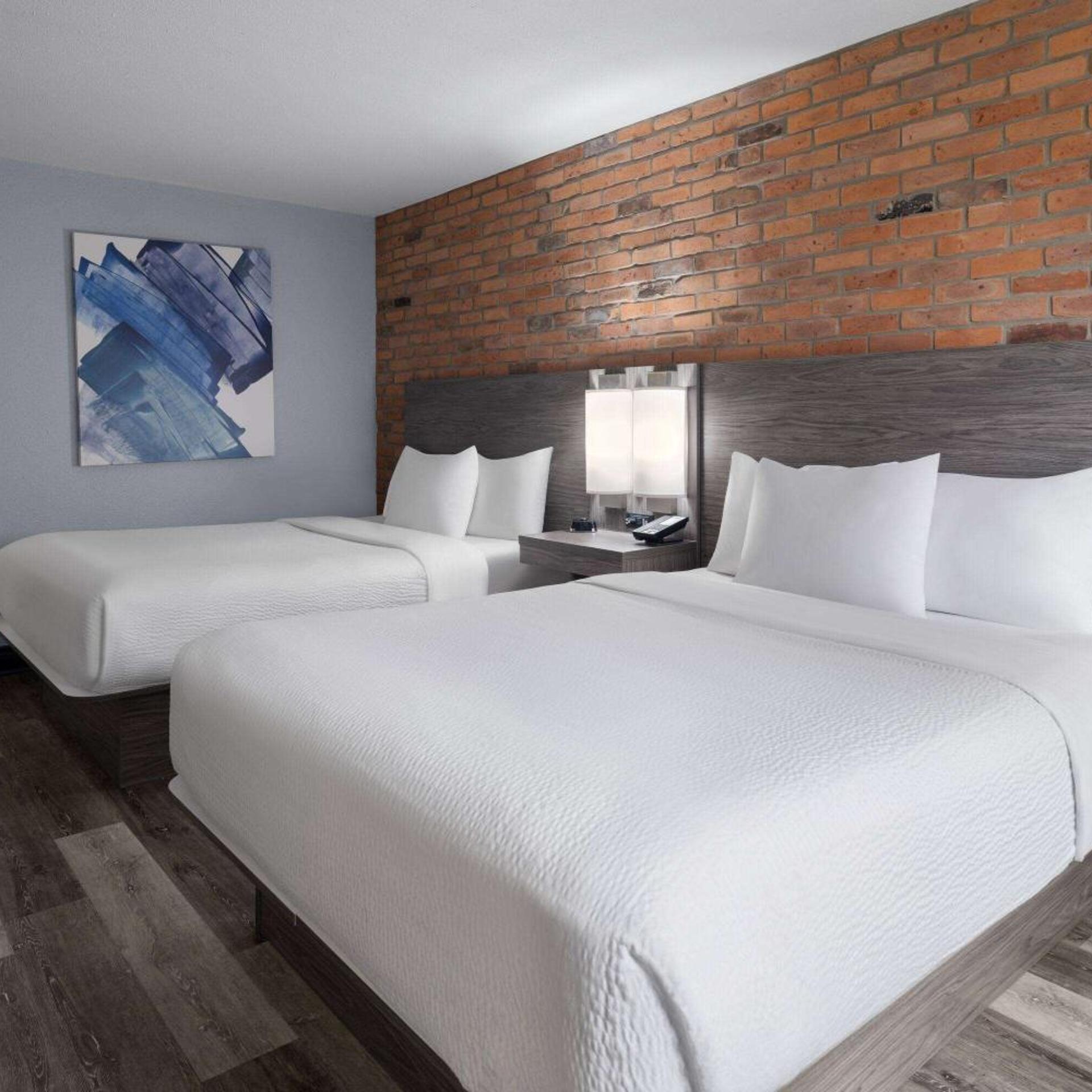 غرفة ديلوكس بسرير كينج وسريرين كوين، Travelodge by Wyndham Barrie on Bayfield 7/10