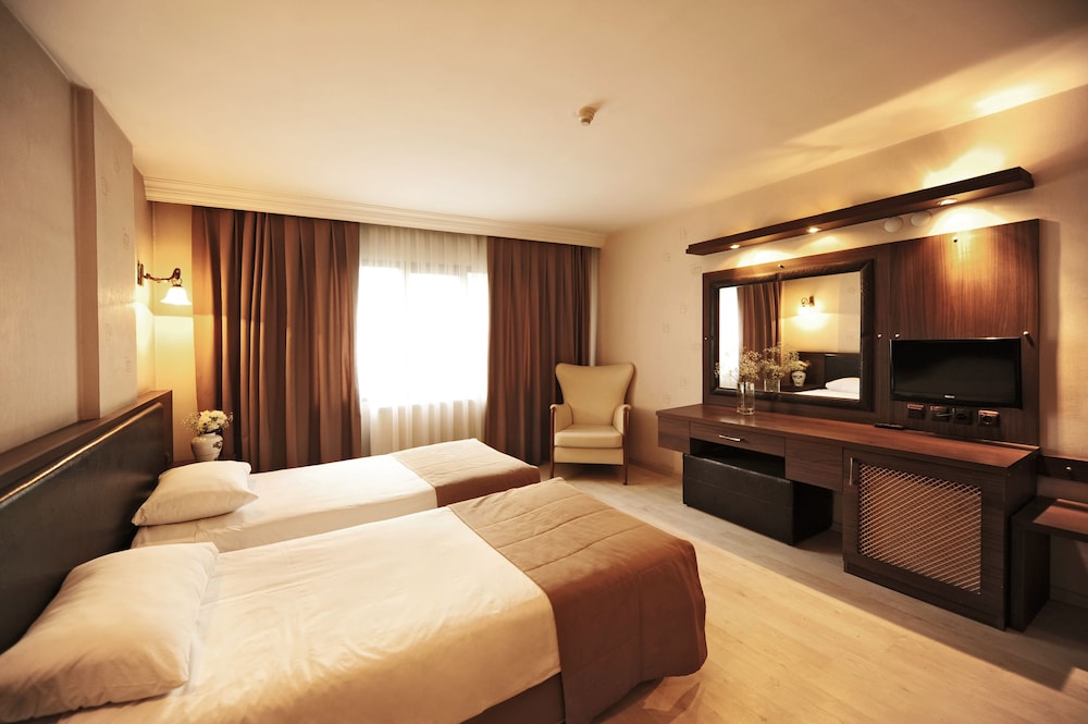 Üstün Otel Alsancak 18/48