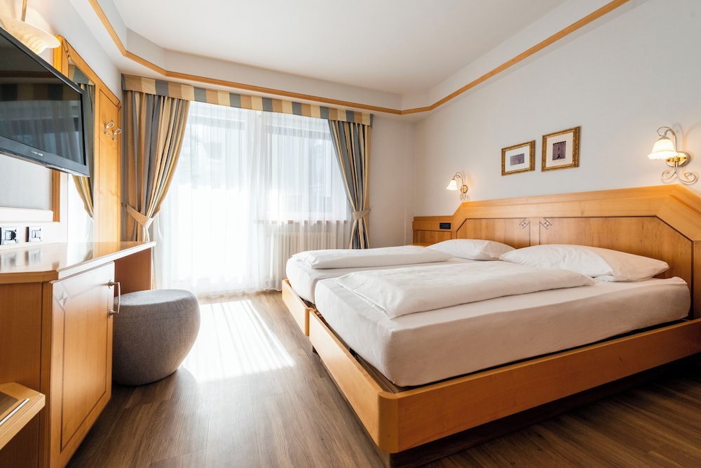 ECONOMY, SINGLE, DOUBLE BED