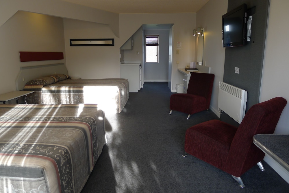 The Village Inn Hotel 13/38