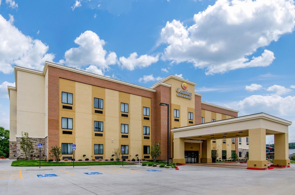 Comfort Inn & Suites Shawnee - Kansas City 1/28