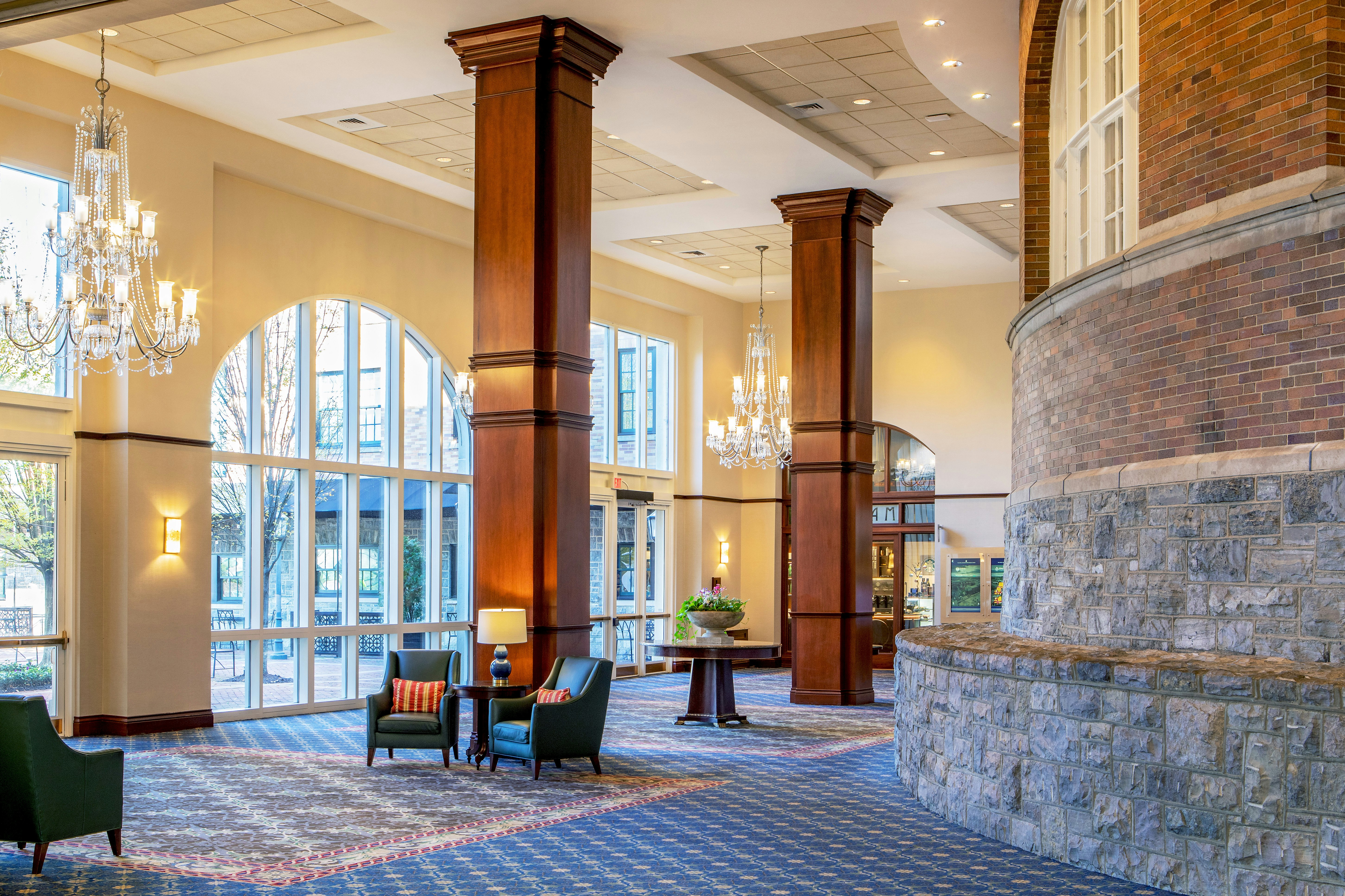 Hotel Roanoke Conference Ctr Curio Collection By Hilton 8/58