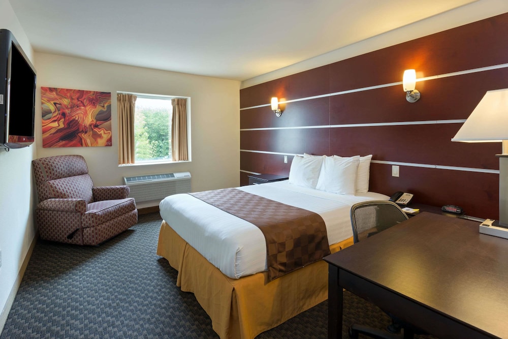 Days Inn Suites By Wyndham Milwaukee 15/40