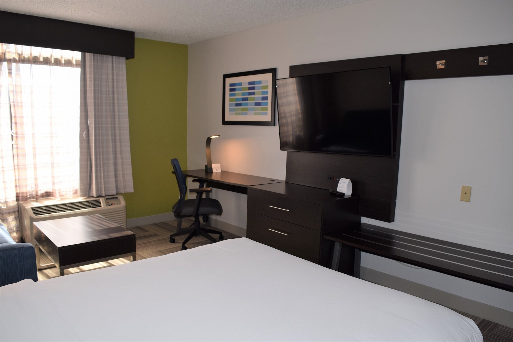 غرفة قياسية بسرير كوين بحوض استحمام لذوي الإعاقة، Holiday Inn Express Philadelphia Ne - Bensalem 5/7