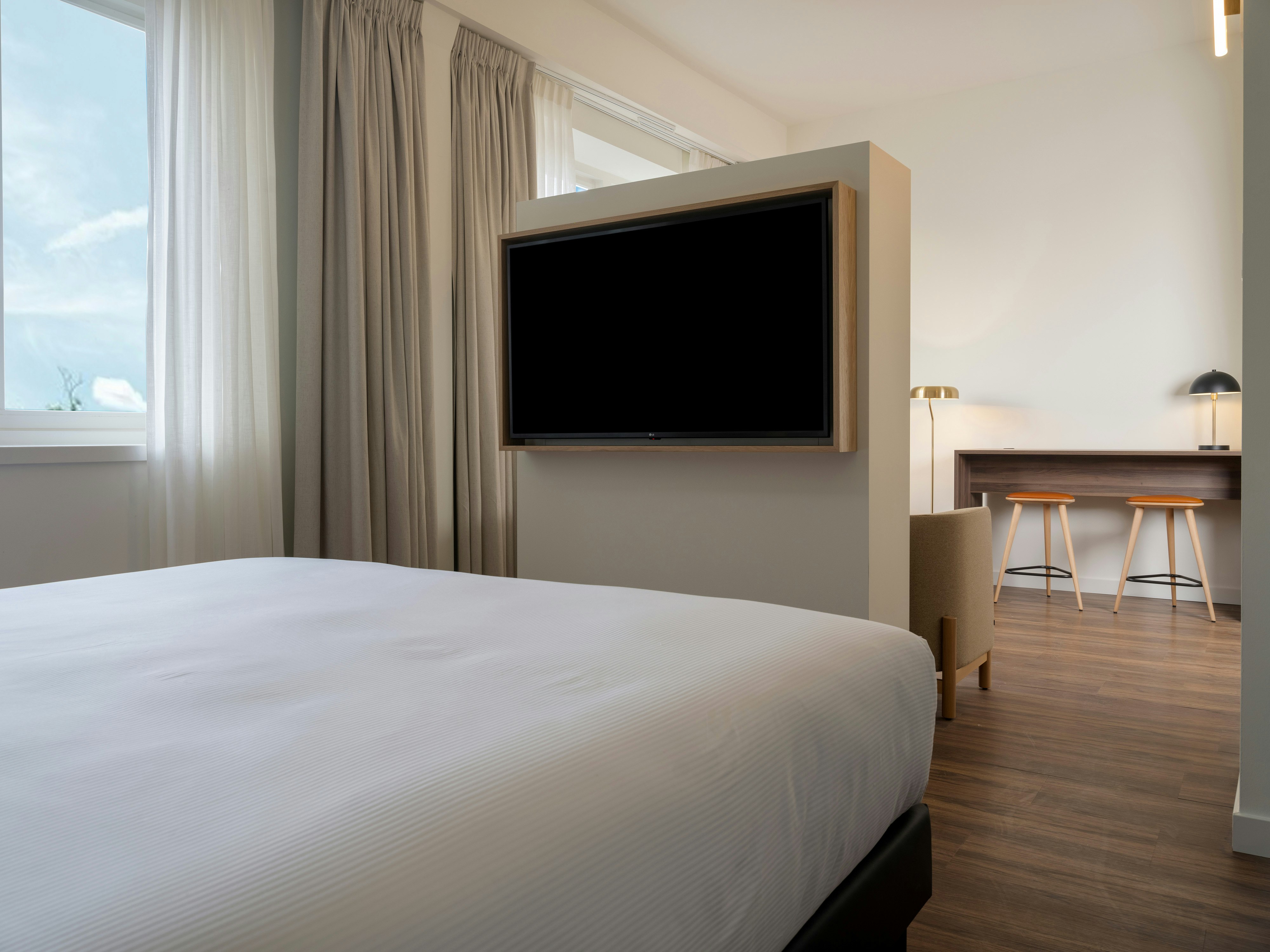 JUNIOR SUITE, KING BED
