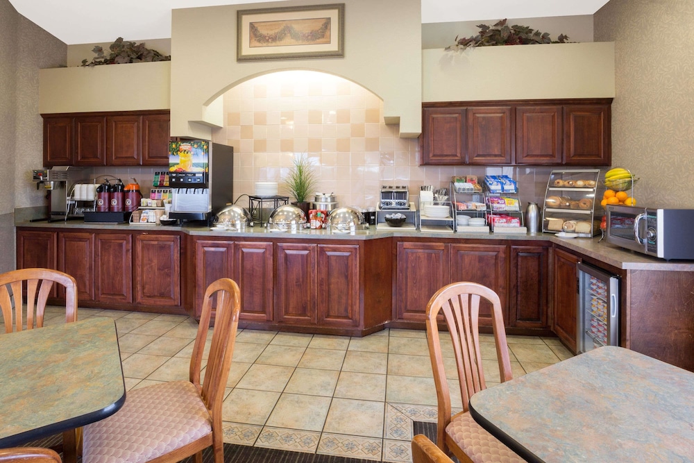 Hawthorn Suites By Wyndham Napa Valley 6/42