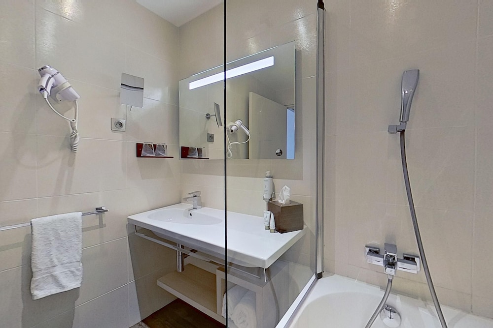 Hotel Aquabella and Spa 34/37