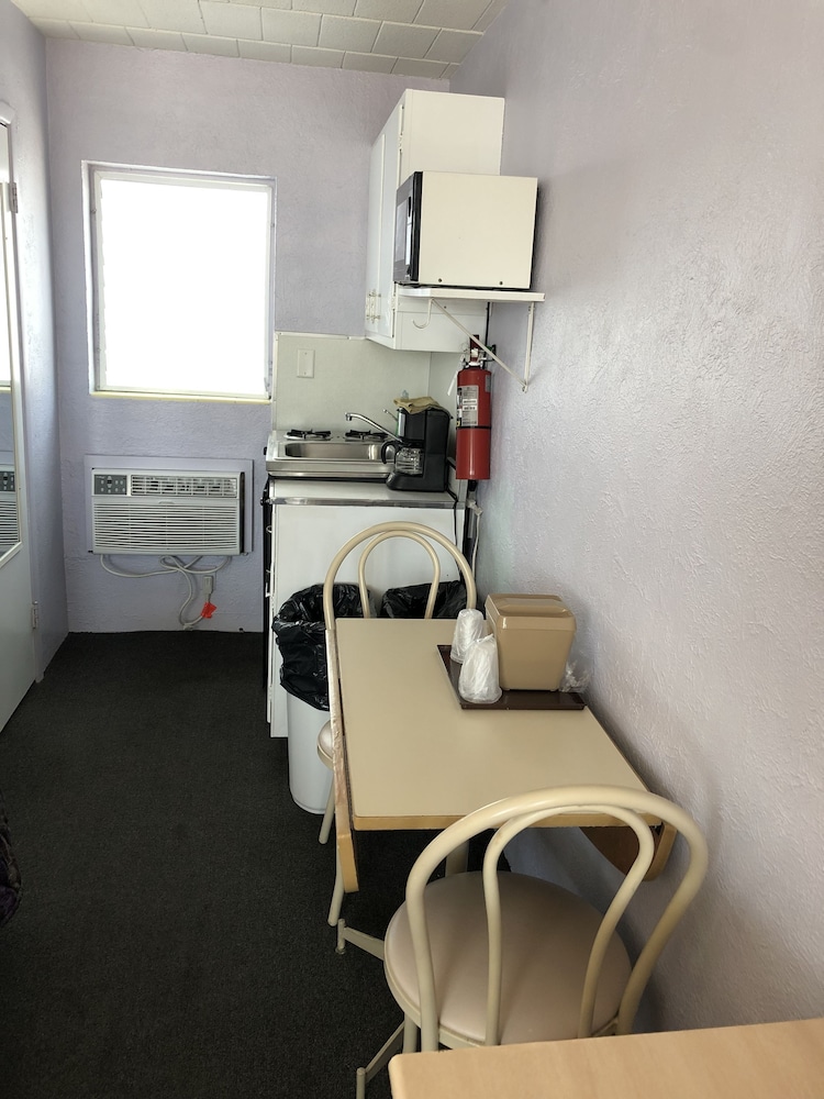 Monaco Motel 21/46