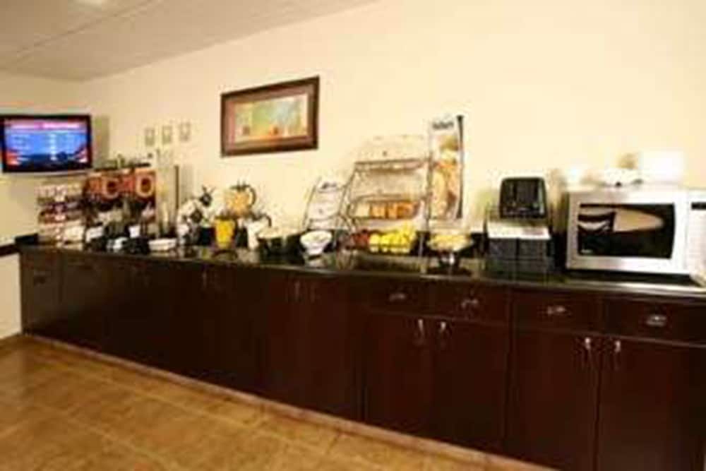 Microtel Inn and Suites by Wyndham Toluca 32/41