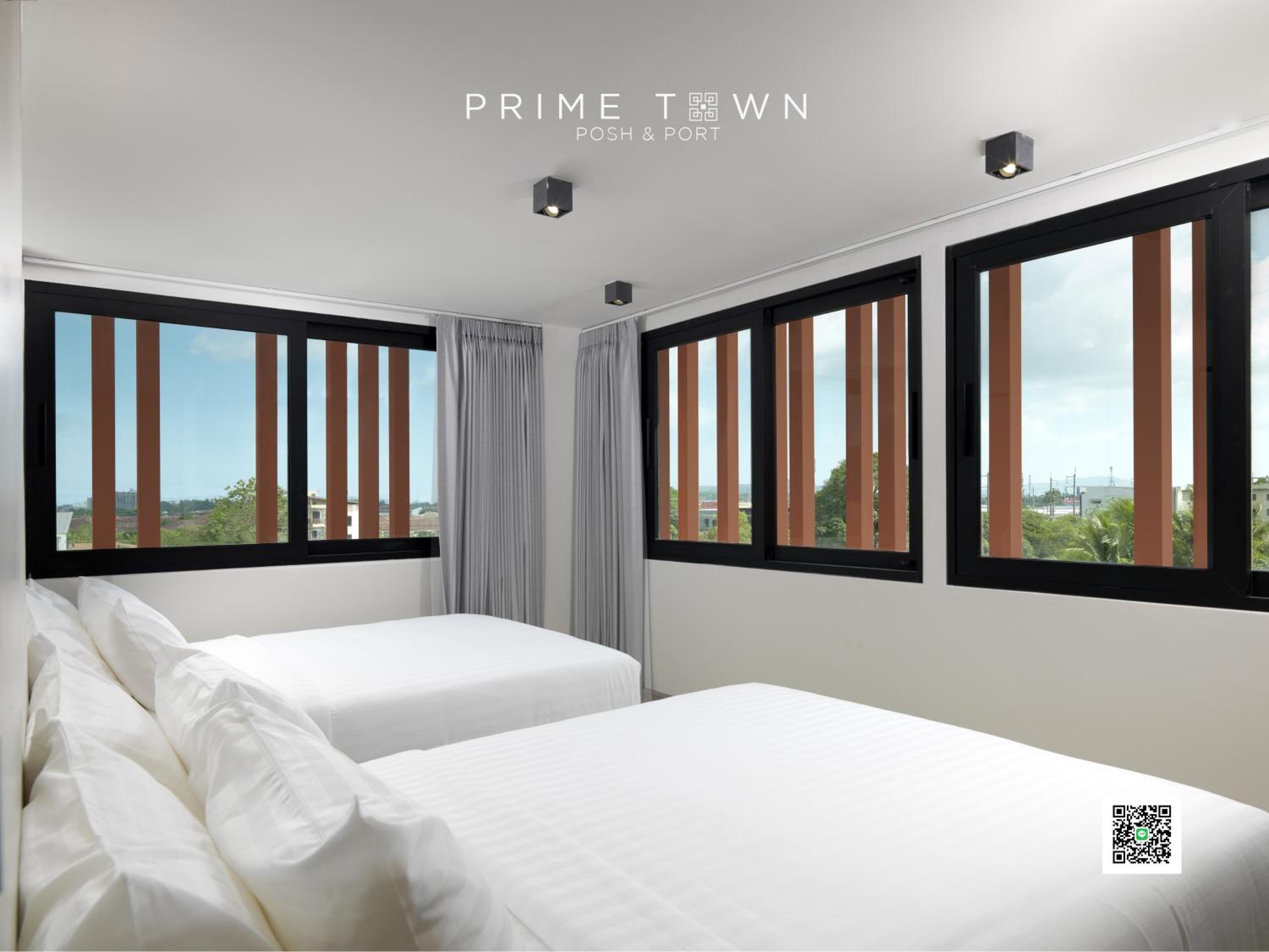 Grand, Deluxe, 2 Queen Beds, Pool View