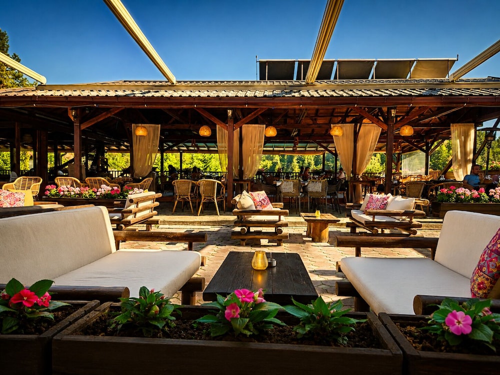 Aurora Resort Spa 3/76