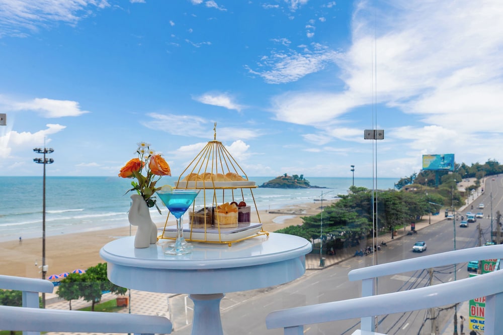 Ngoc Hanh Beach Hotel 5/75