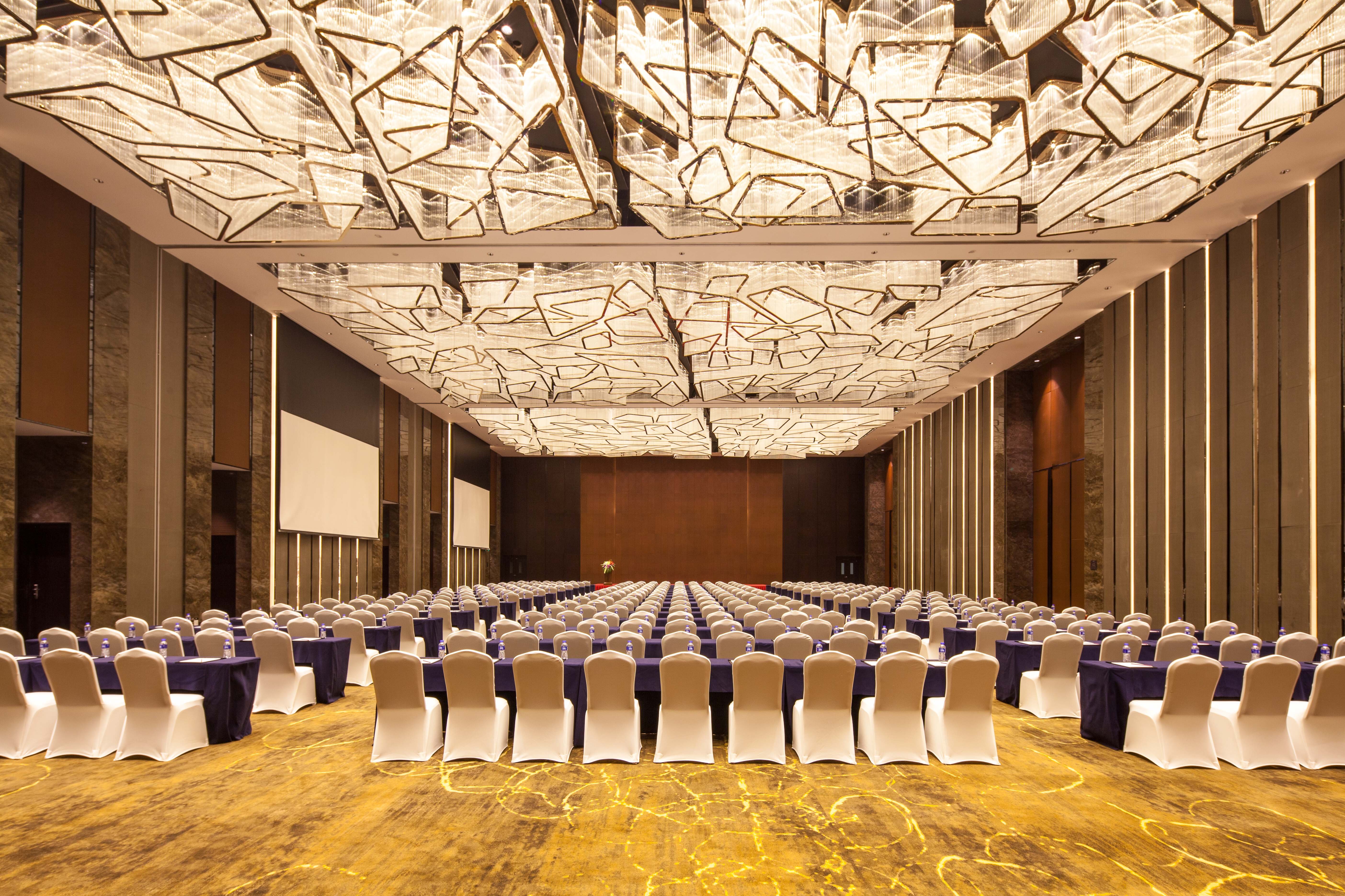 CROWNE PLAZA KUNSHAN 69/79