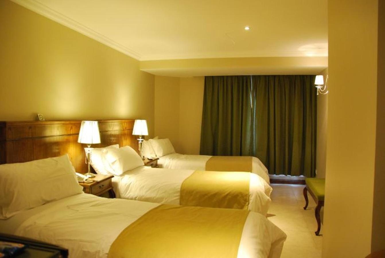 Room, Triple