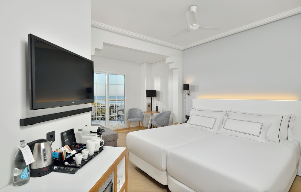 The Level, Family, Twin Beds, Sea View, Sofa، Melia Atlantico Isla Canela 2/5