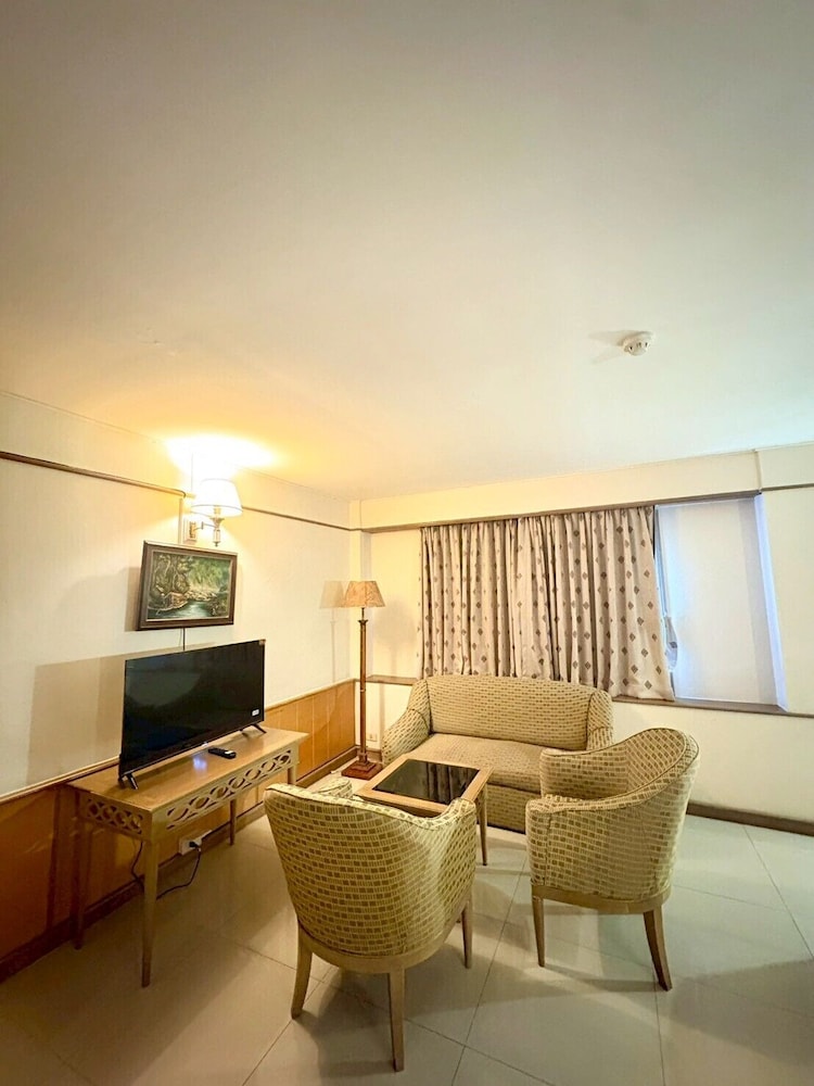 Camelot Hotel Pattaya 35/50