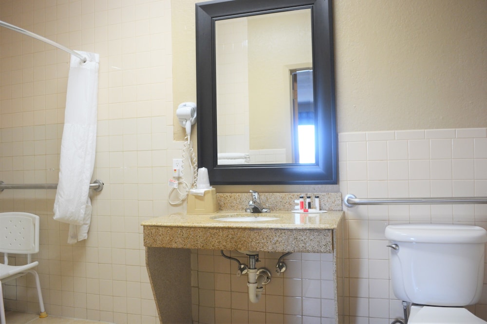 Super 8 by Wyndham Galveston 21/37