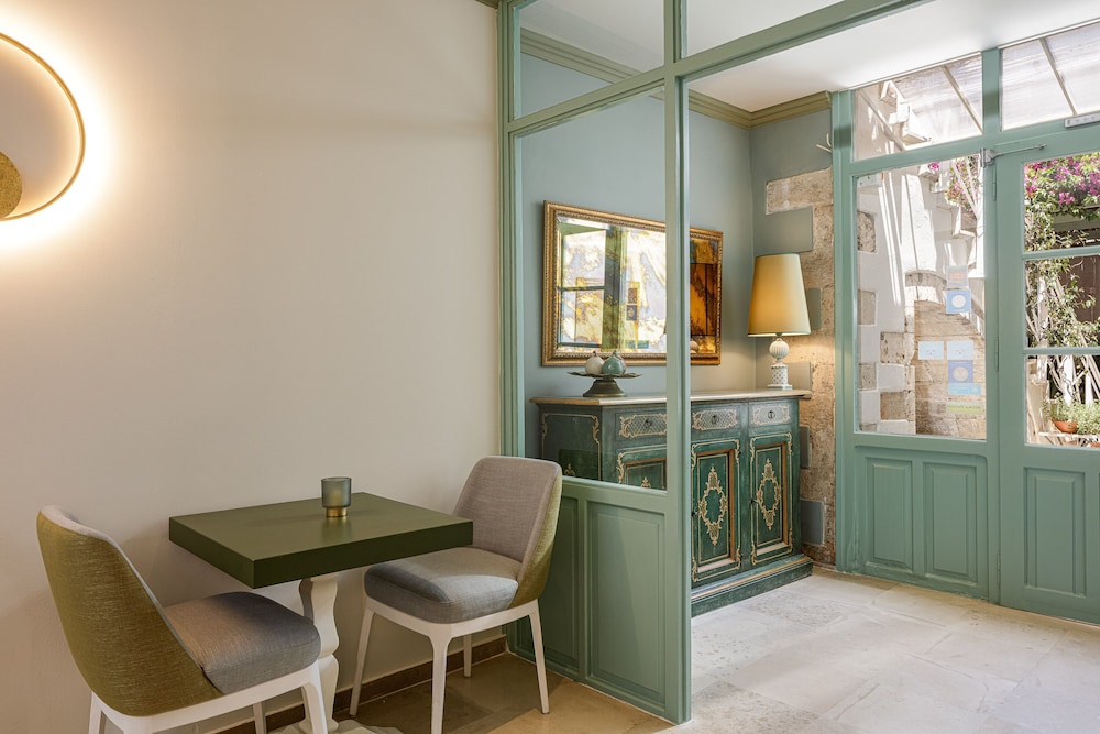 Mythos Suites Hotel 42/68