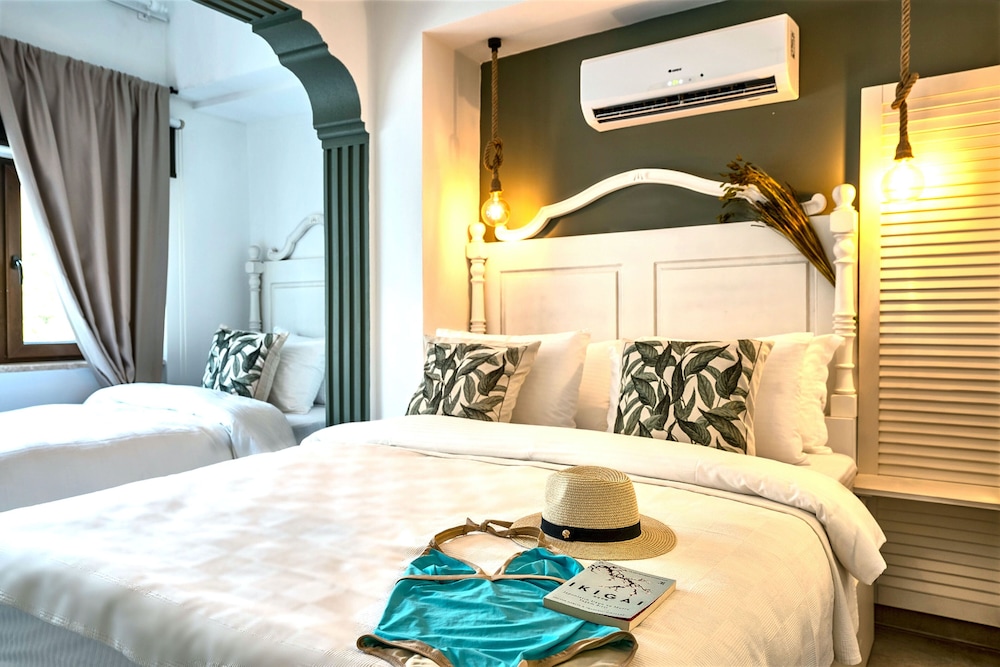 Liman Hotel Gumusluk 17/50