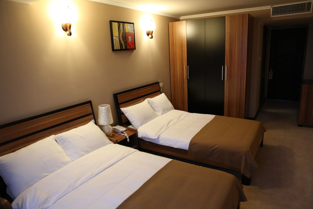 Nairi Hotel 20/68