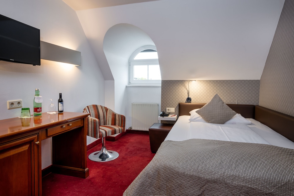 Am Mirabellplatz Hotel 31/68