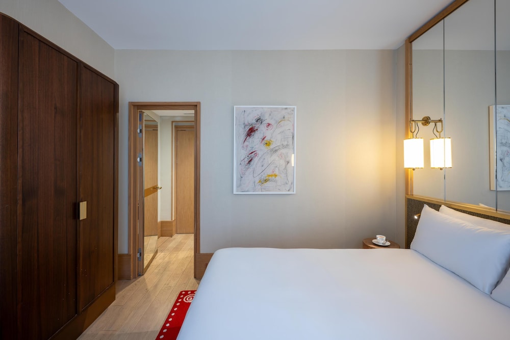DELUXE, DOUBLE BED