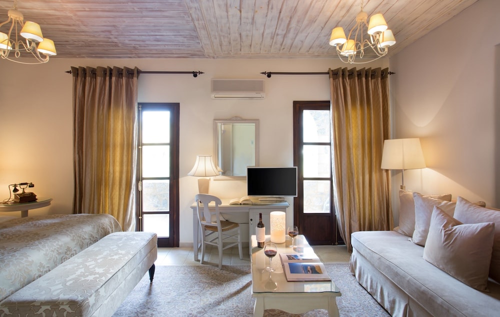 SUPERIOR, DOUBLE BED, PARTIAL SEA VIEW