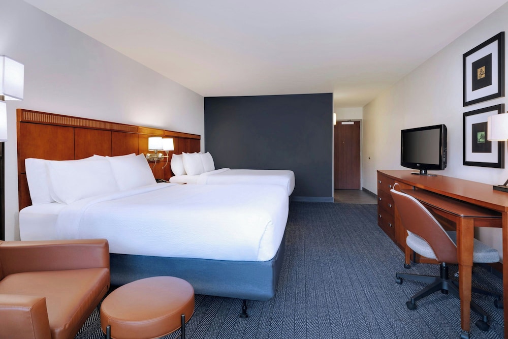 غرفة بسريرين كوين لذوي الإعاقة، Courtyard by Marriott Tampa North/I-75 Fletcher 6/9
