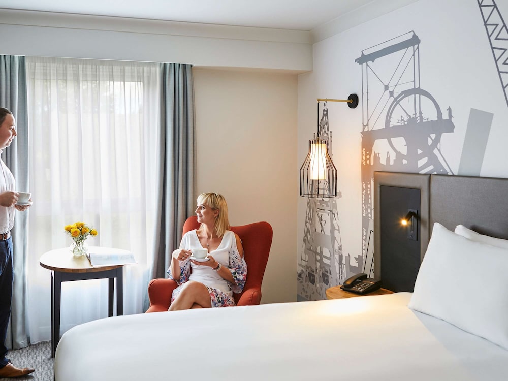 Mercure Cardiff North Hotel 10/50