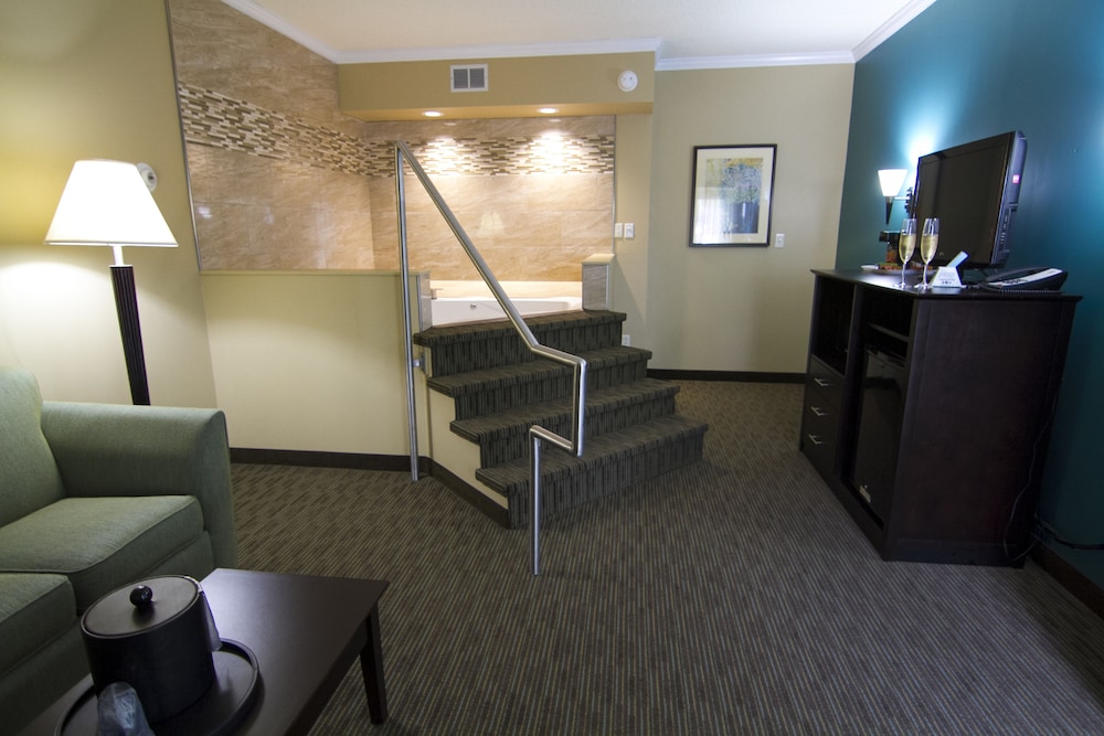 Best Western Plus Plattsburgh 34/47