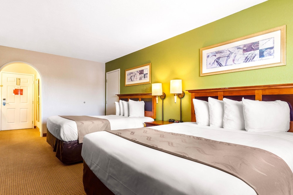 Rodeway Inn Auburn, CA 19/41