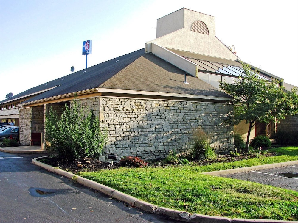 Motel6 Dayton Englewood 18/21