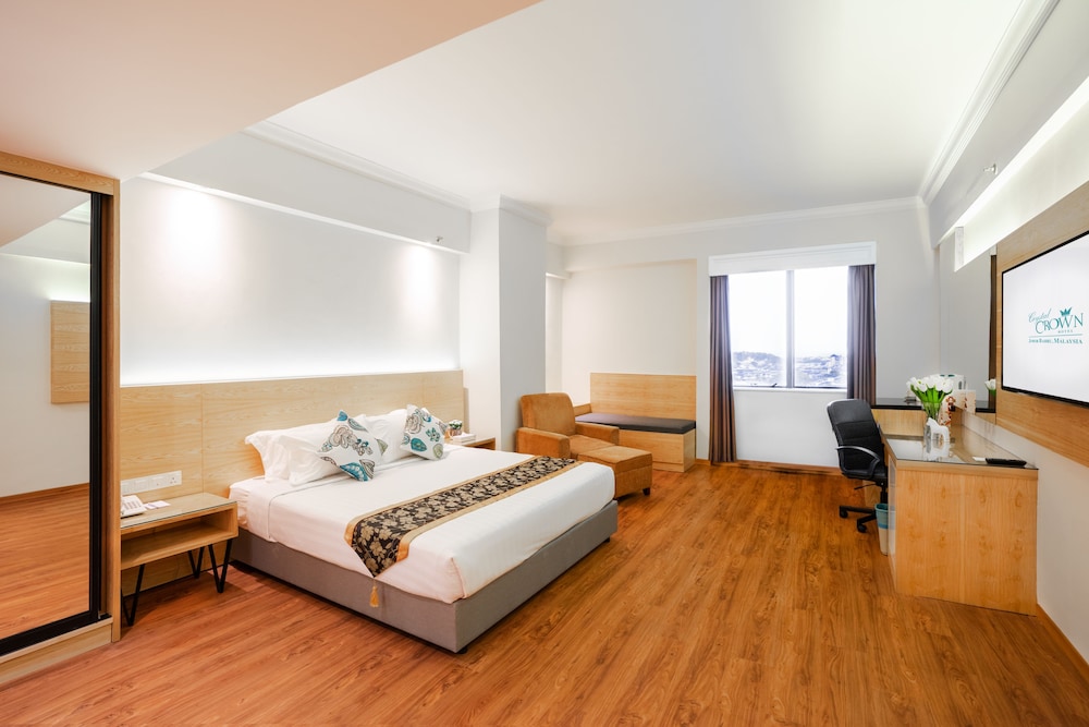CRYSTAL CROWN HOTEL 20/62