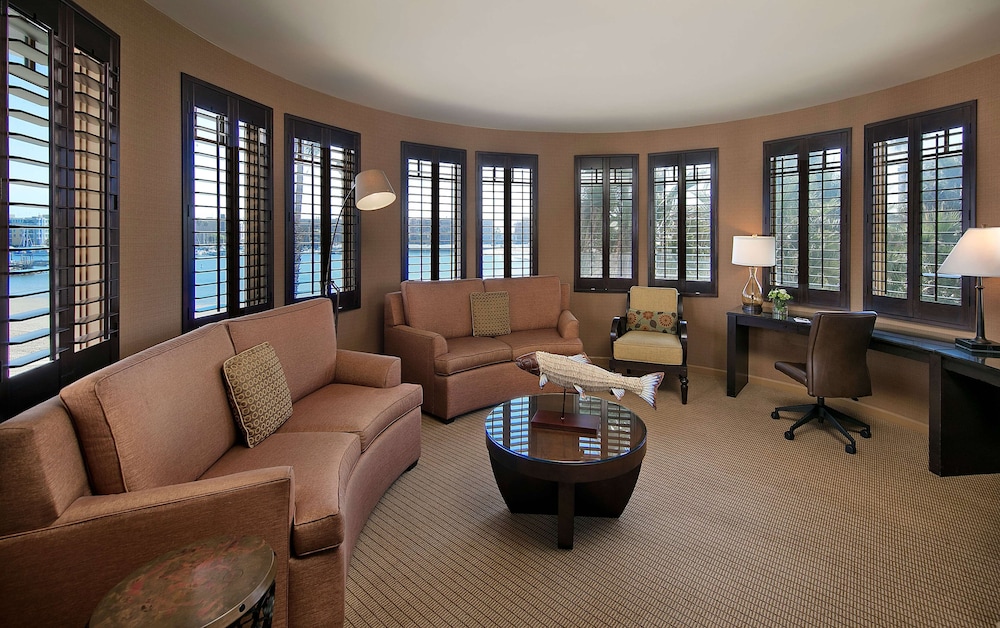 Jamaica Bay Inn Marina Del Rey, Tapestry Collection by Hilton 33/76