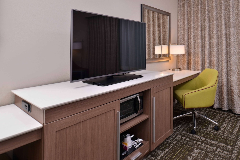 Hampton Inn Suites Dallas Market Center 62/75
