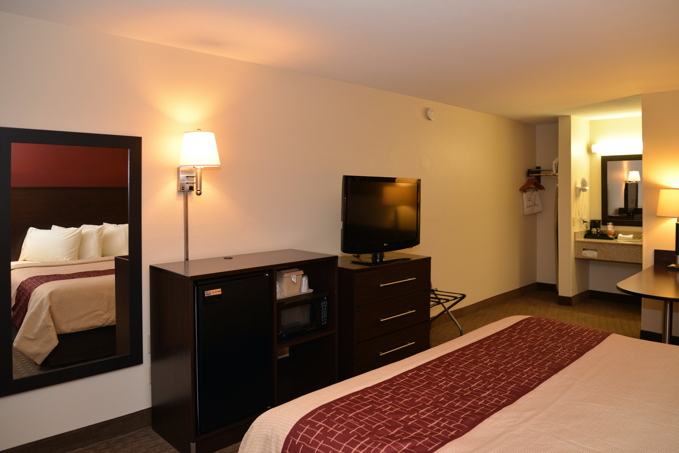 غرفة سوبيريور بسرير كينج لذوي الإعاقة، Red Roof Inn Cookeville - Tennessee Tech 4/6