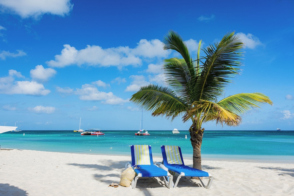 TRYP by Wyndham Aruba Adults Only Hotel 71/75