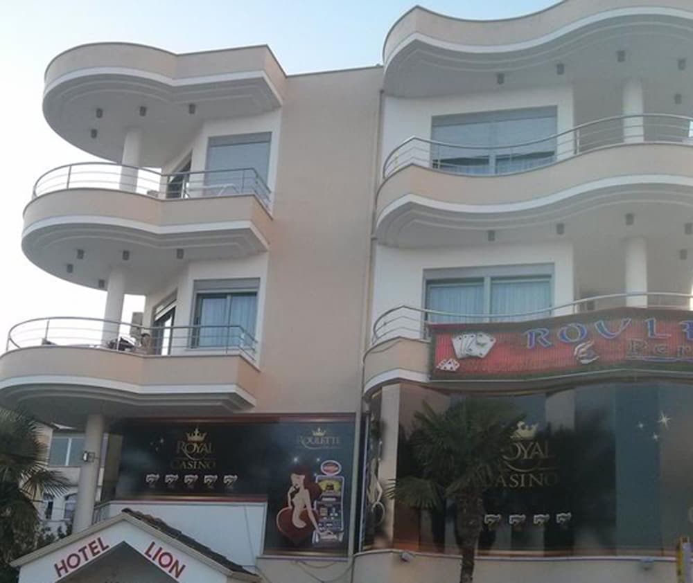 Lion Gate Hotel 3/50